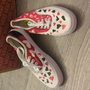 Vans with hearts on them size 7